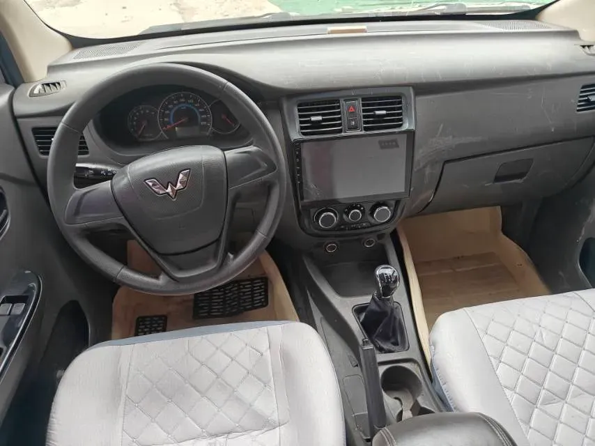 2016 WuLing RongGuang V 1.5L 112HP L4 5MT,autocango,china used car exporter,china ev exporter,chinese used car exporter,chinese used ev exporter