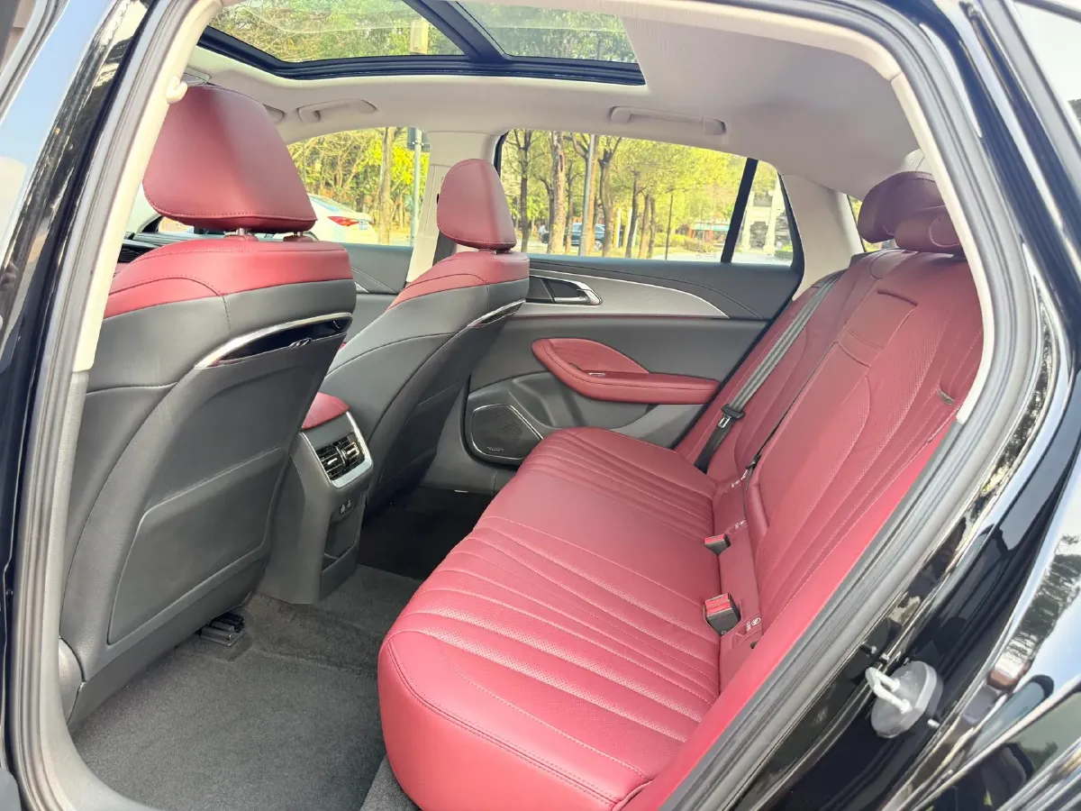 2023 HongQi H5 2.0T 224HP L4 8AT,autocango,china used car exporter,china ev exporter,chinese used car exporter,chinese used ev exporter