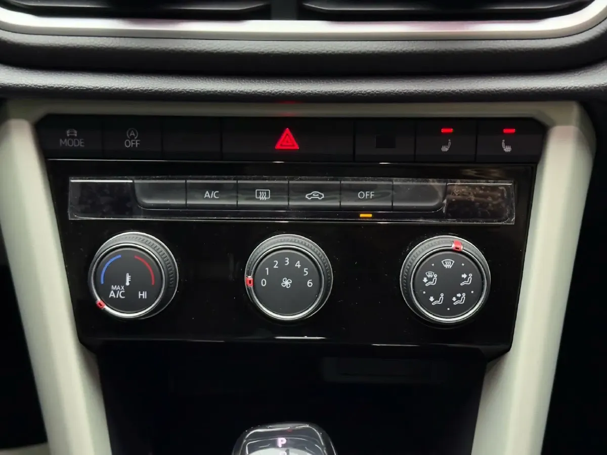 2023 Volkswagen T-Roc 1.4T 150HP L4 7DCT,autocango,china used car exporter,china ev exporter,chinese used car exporter,chinese used ev exporter