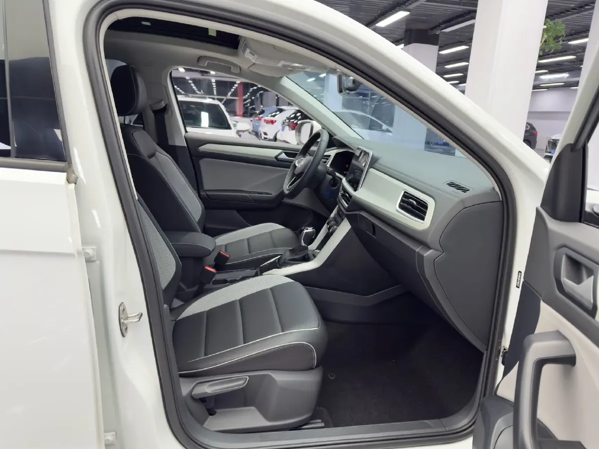 2023 Volkswagen T-Roc 1.4T 150HP L4 7DCT,autocango,china used car exporter,china ev exporter,chinese used car exporter,chinese used ev exporter