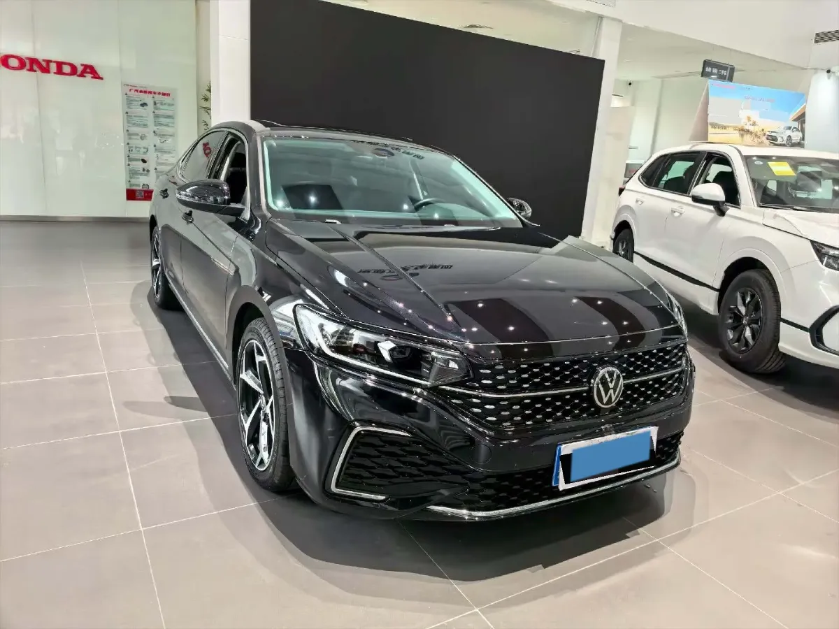 2023 Volkswagen Passat 2.0T 186HP L4 7DCT,autocango,china used car exporter,china ev exporter,chinese used car exporter,chinese used ev exporter