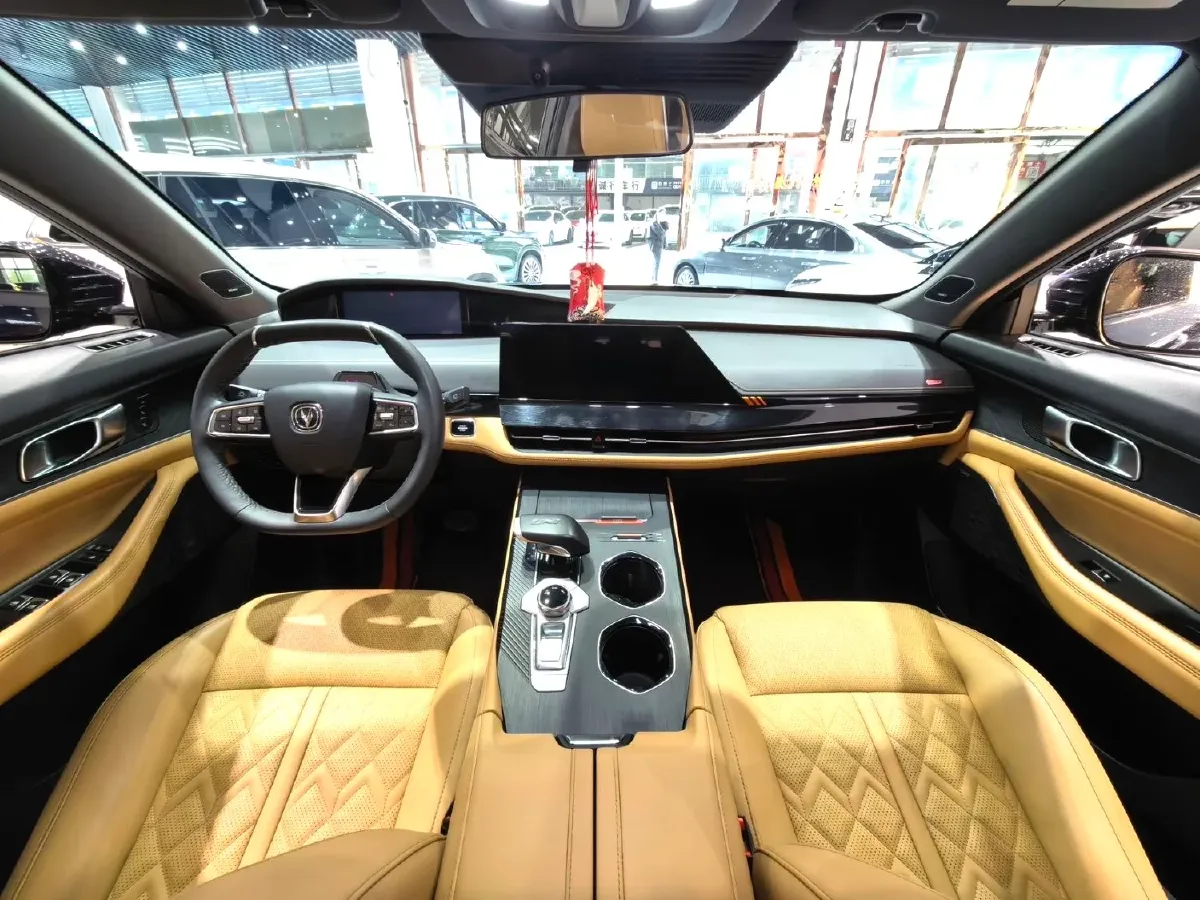 2021 ChangAn UNI-K 2.0T 233HP L4 8AT,autocango,china used car exporter,china ev exporter,chinese used car exporter,chinese used ev exporter