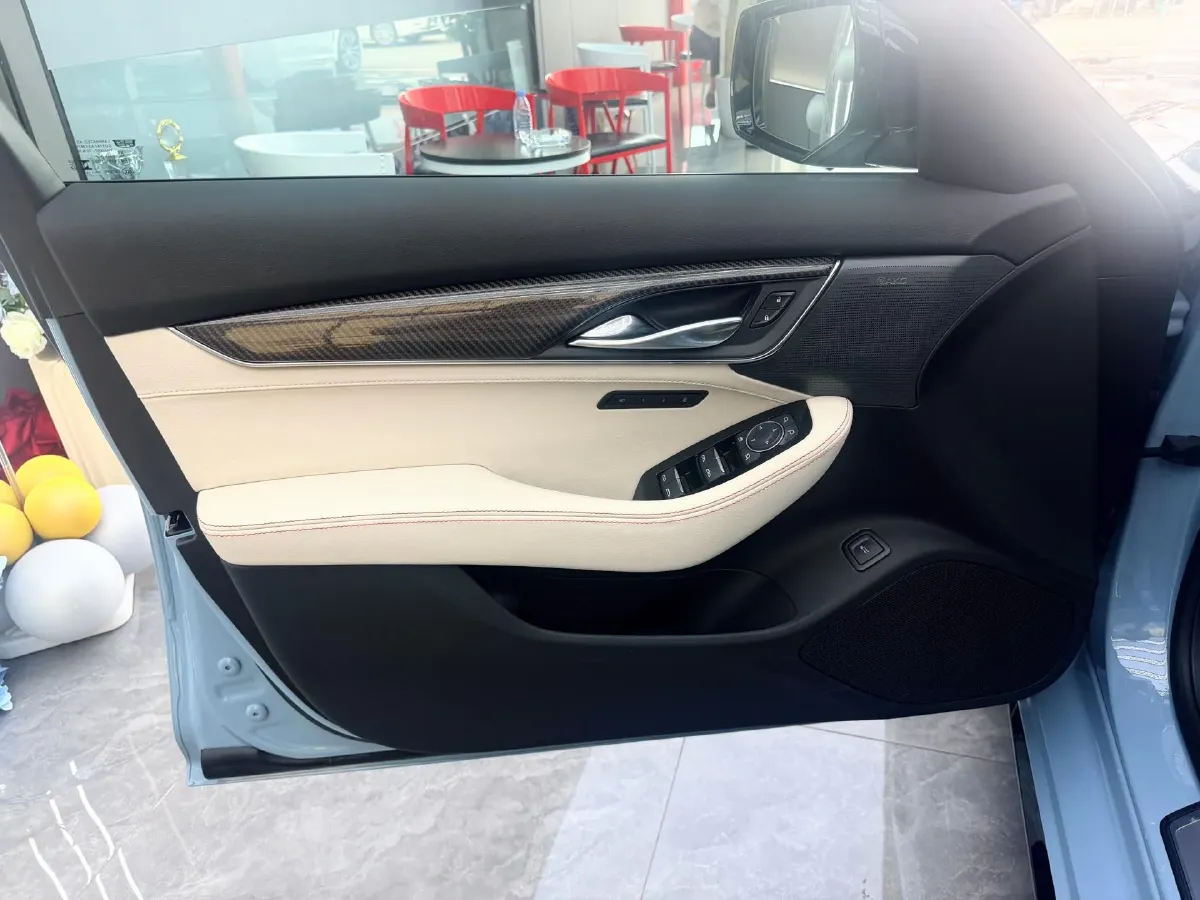 2025 Cadillac CT5 2.0T 237HP L4 10AT,autocango,china used car exporter,china ev exporter,chinese used car exporter,chinese used ev exporter