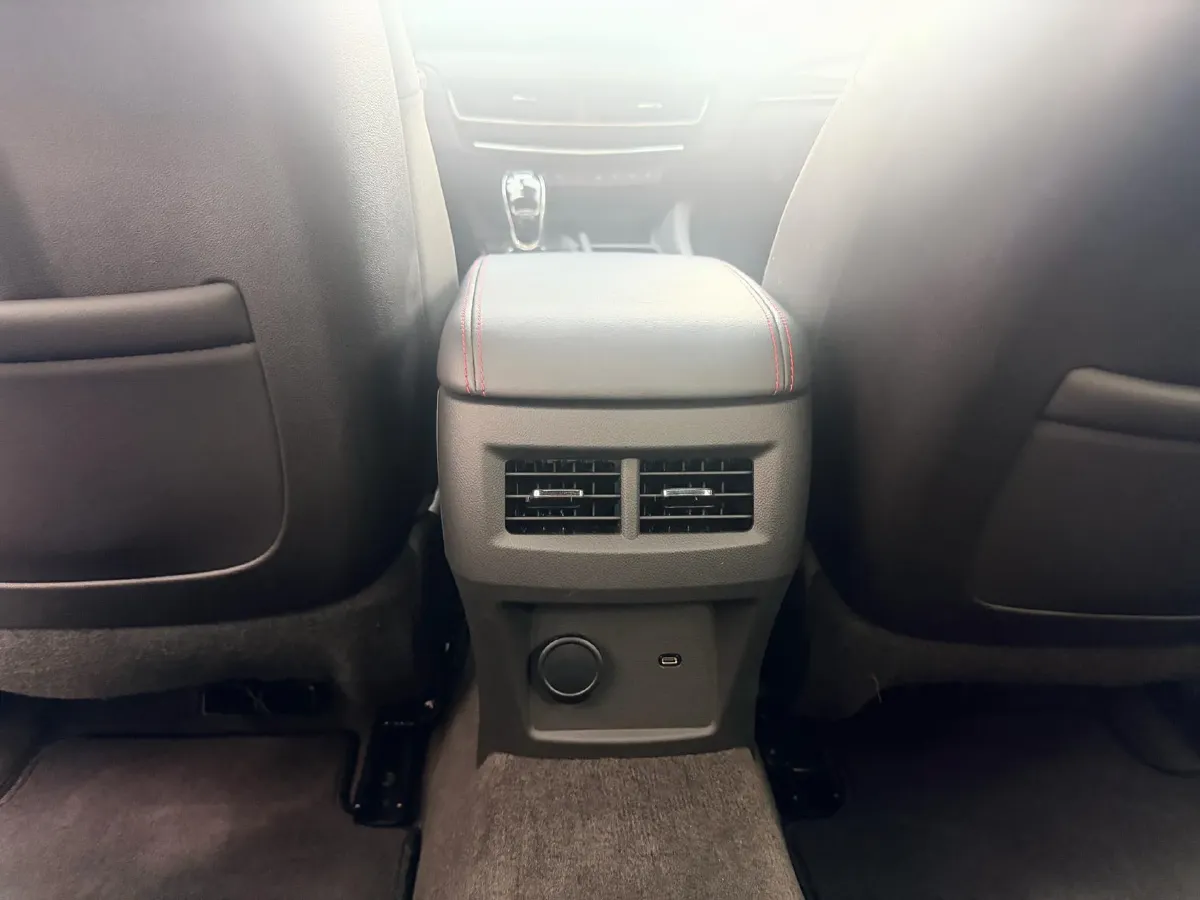 2025 Cadillac CT5 2.0T 237HP L4 10AT,autocango,china used car exporter,china ev exporter,chinese used car exporter,chinese used ev exporter