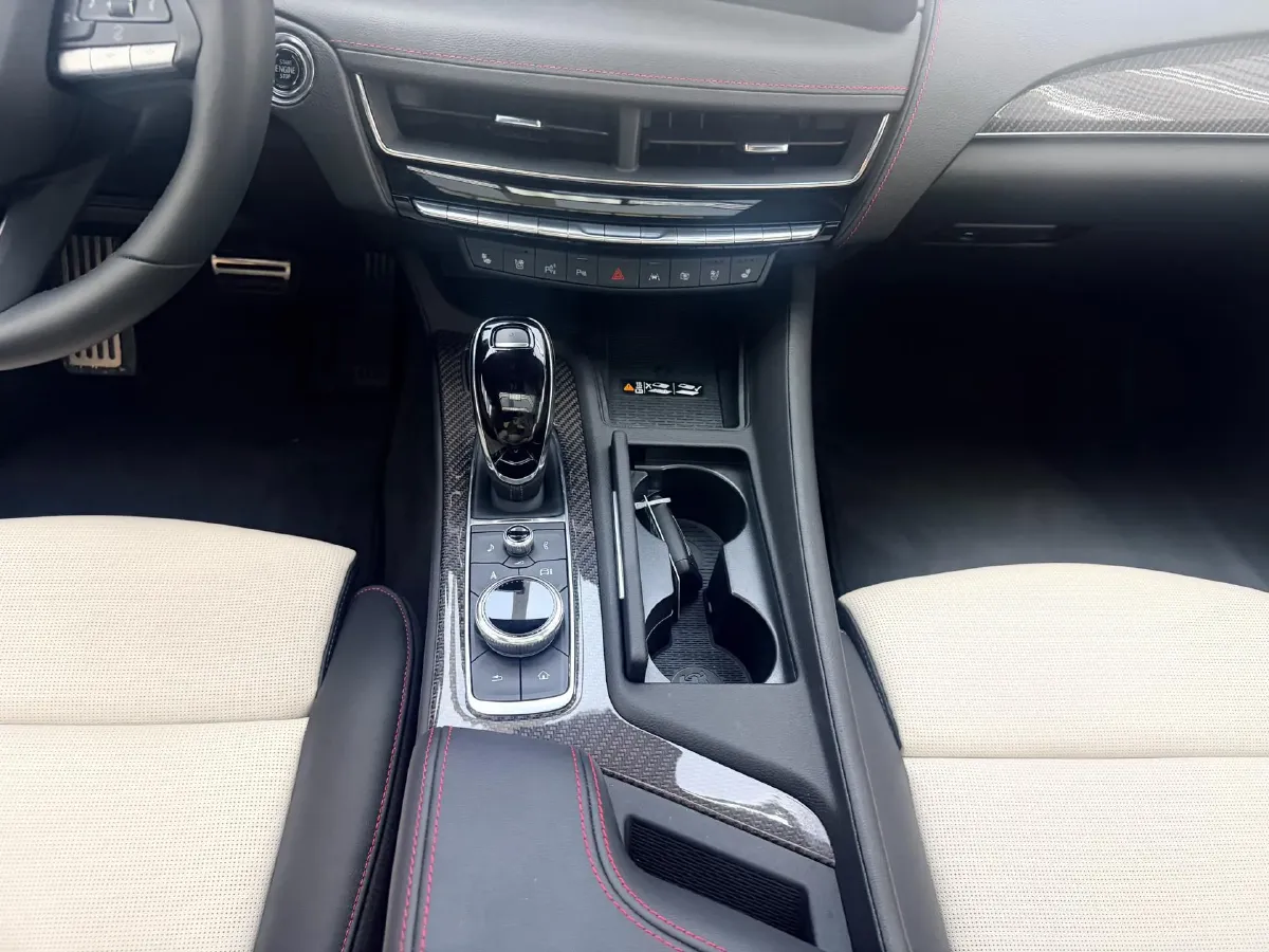 2025 Cadillac CT5 2.0T 237HP L4 10AT,autocango,china used car exporter,china ev exporter,chinese used car exporter,chinese used ev exporter