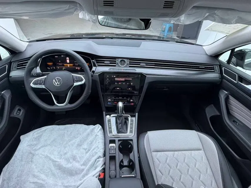 2025 Volkswagen Magotan 1.4T 150HP L4 7DCT,autocango,china used car exporter,china ev exporter,chinese used car exporter,chinese used ev exporter