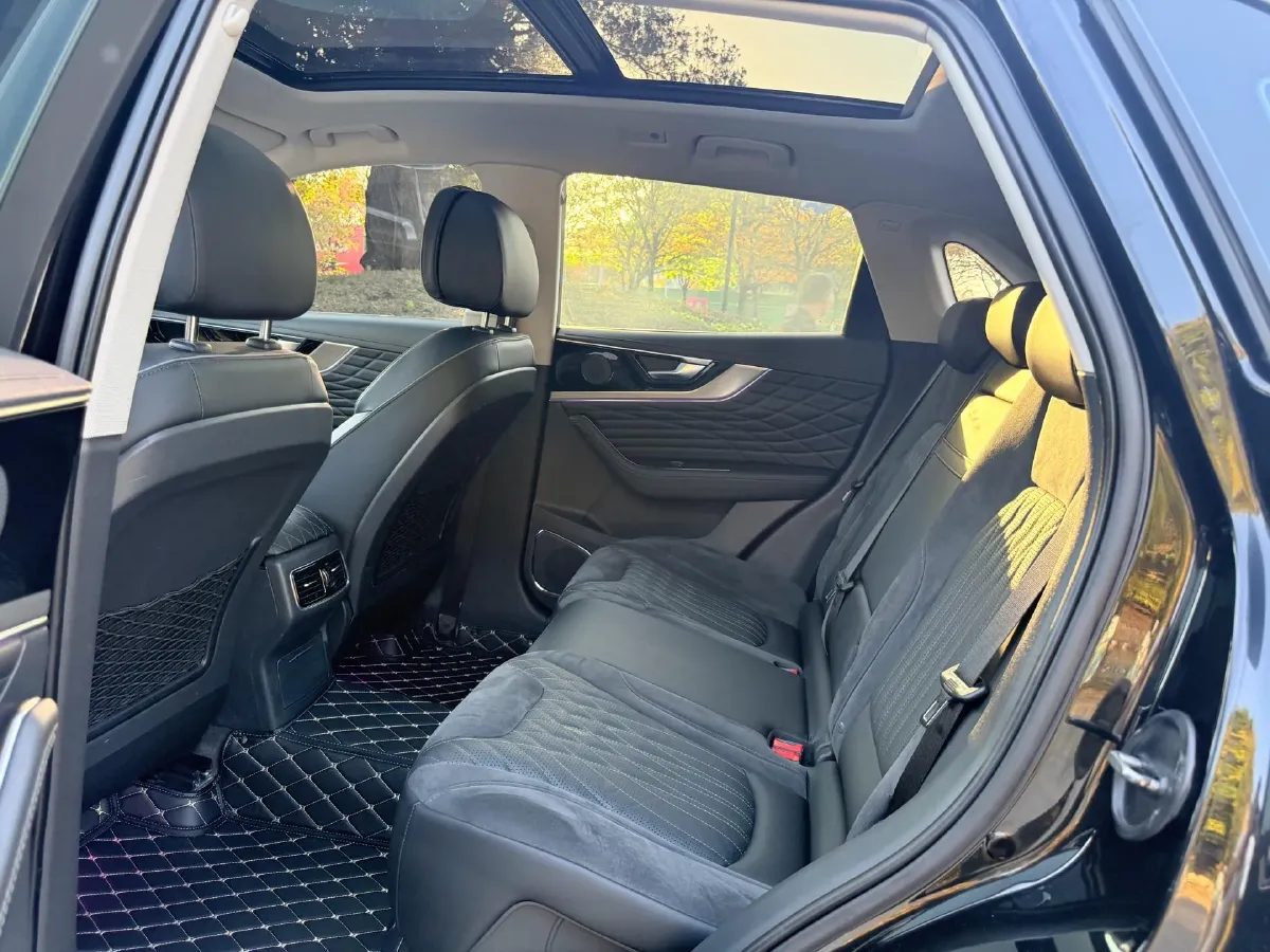 2022 HongQi HS5 2.0T 224HP L4 6AT,autocango,china used car exporter,china ev exporter,chinese used car exporter,chinese used ev exporter