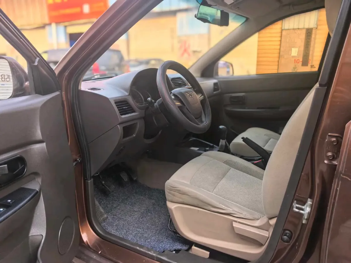 2018 WuLing HongGuang 1.5L 105HP L4 5MT,autocango,china used car exporter,china ev exporter,chinese used car exporter,chinese used ev exporter