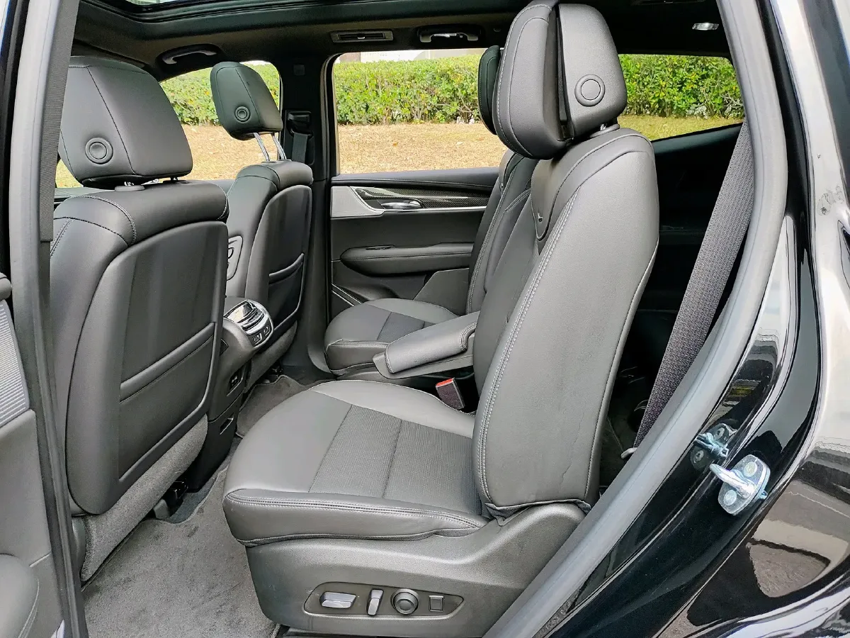 2025 Cadillac XT6 2.0T 237HP L4 9AT,autocango,china used car exporter,china ev exporter,chinese used car exporter,chinese used ev exporter