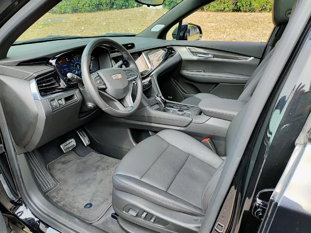 2025 Cadillac XT6 2.0T 237HP L4 9AT,autocango,china used car exporter,china ev exporter,chinese used car exporter,chinese used ev exporter