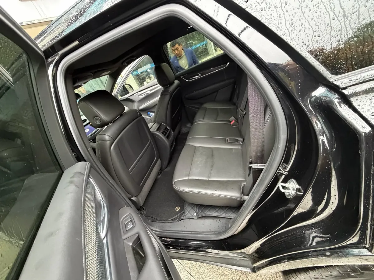 2022 Cadillac XT5 2.0T 237HP L4 9AT,autocango,china used car exporter,china ev exporter,chinese used car exporter,chinese used ev exporter