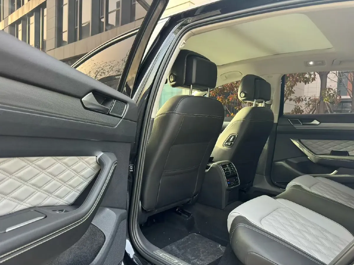 2023 Volkswagen Magotan 2.0T 186HP L4 7DCT,autocango,china used car exporter,china ev exporter,chinese used car exporter,chinese used ev exporter