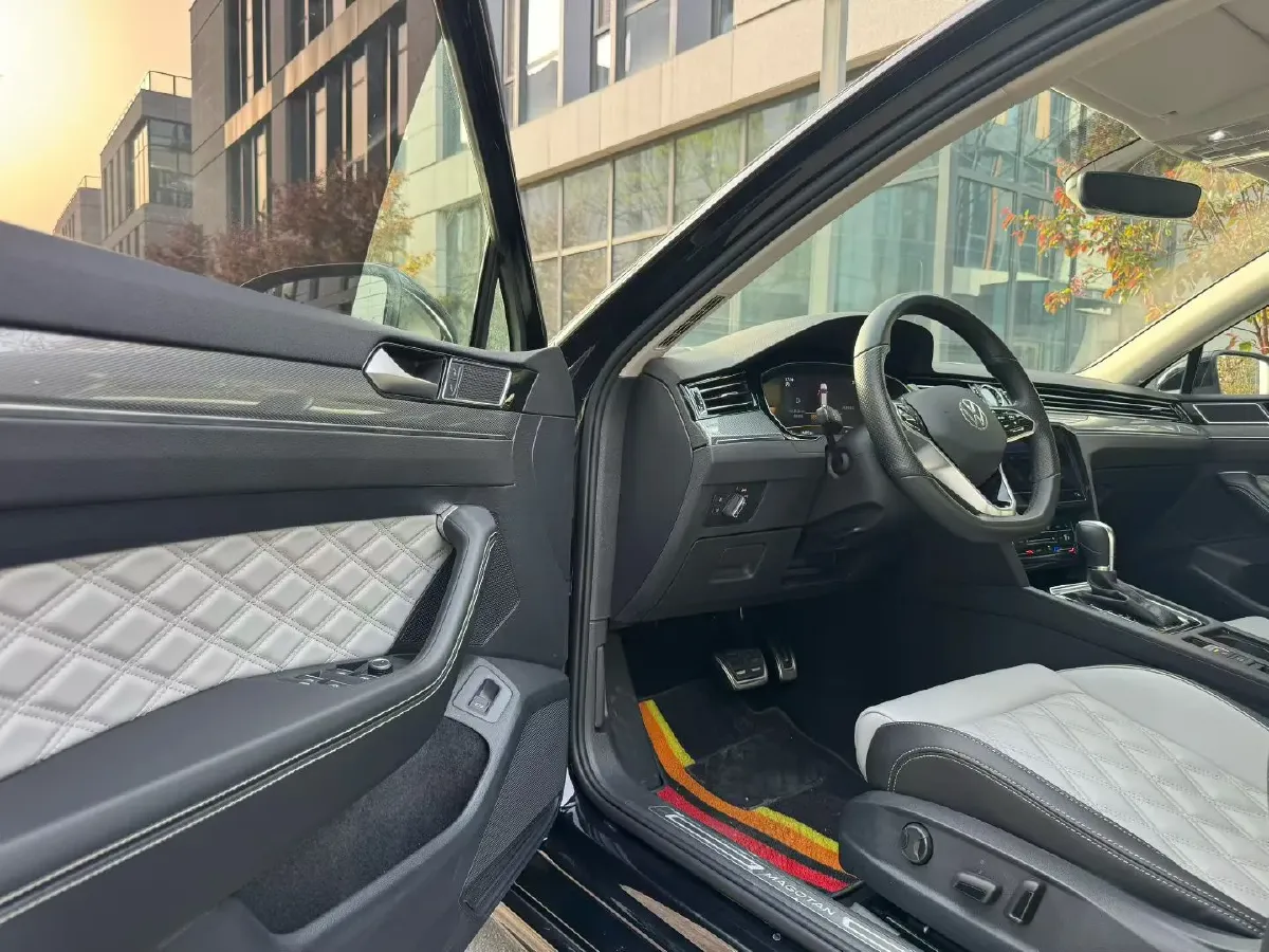 2023 Volkswagen Magotan 2.0T 186HP L4 7DCT,autocango,china used car exporter,china ev exporter,chinese used car exporter,chinese used ev exporter