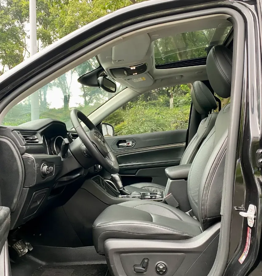 2018 Jeep Commander 2.0T 234HP L4 9AT,autocango,china used car exporter,china ev exporter,chinese used car exporter,chinese used ev exporter