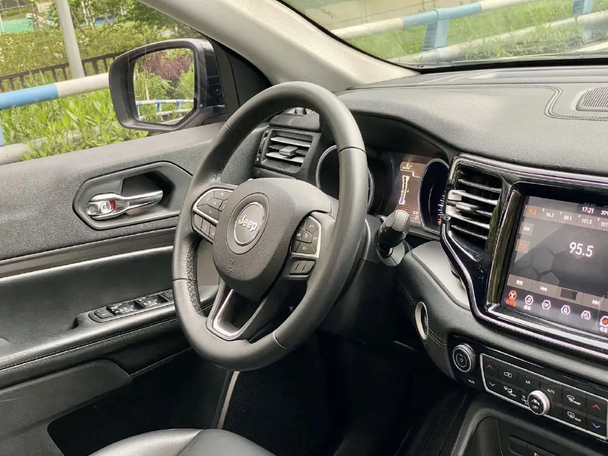 2018 Jeep Commander 2.0T 234HP L4 9AT,autocango,china used car exporter,china ev exporter,chinese used car exporter,chinese used ev exporter