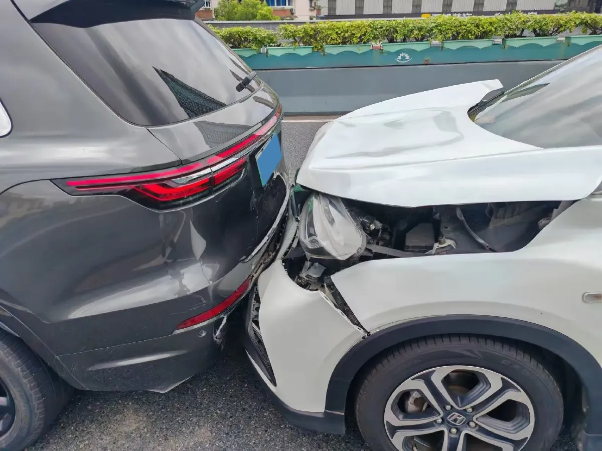 2021 Li ONE Range Extended 131HP REEV 40.5KWH,autocango,china used car exporter,china ev exporter,chinese used car exporter,chinese used ev exporter