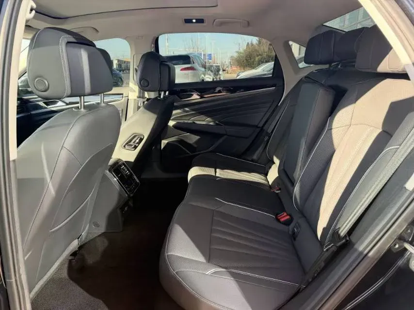 2024 Volkswagen Passat 2.0T 220HP L4 7DCT,autocango,china used car exporter,china ev exporter,chinese used car exporter,chinese used ev exporter