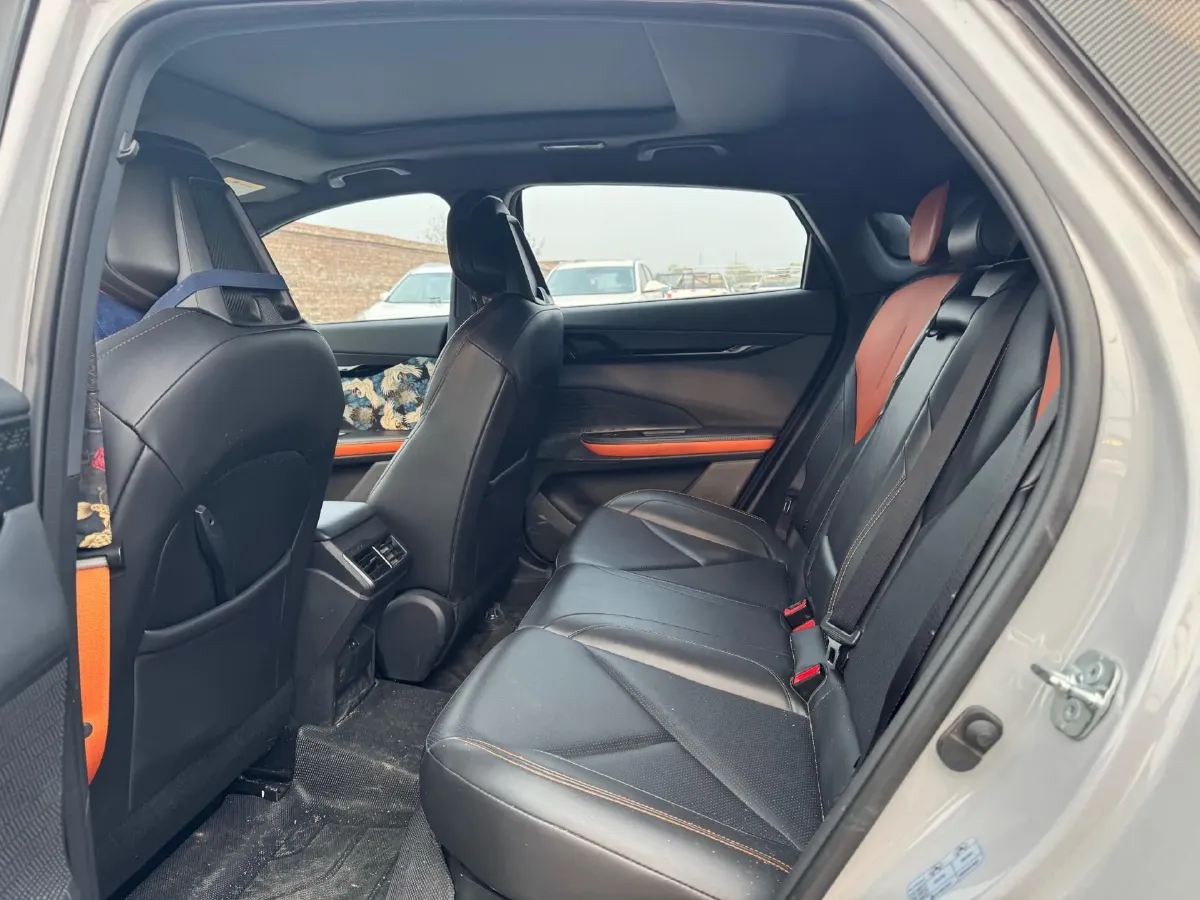 2022 ChangAn UNI-V 1.5T 188HP L4 7DCT,autocango,china used car exporter,china ev exporter,chinese used car exporter,chinese used ev exporter