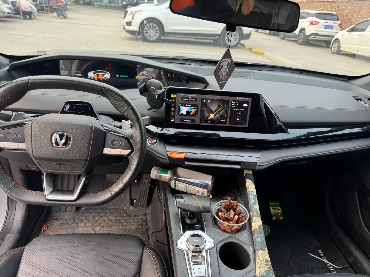 2022 ChangAn UNI-V 1.5T 188HP L4 7DCT,autocango,china used car exporter,china ev exporter,chinese used car exporter,chinese used ev exporter