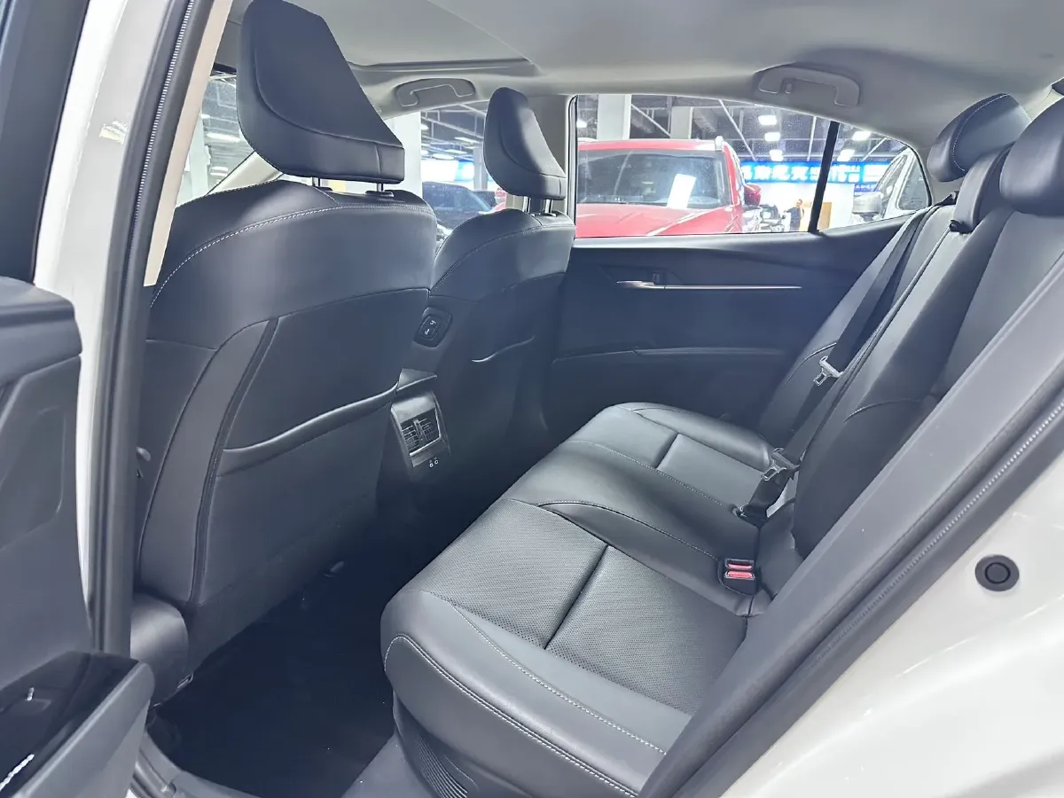 2026 Toyota Camry 2.0L 152HP L4 E-CVT Hybrid,autocango,china used car exporter,china ev exporter,chinese used car exporter,chinese used ev exporter