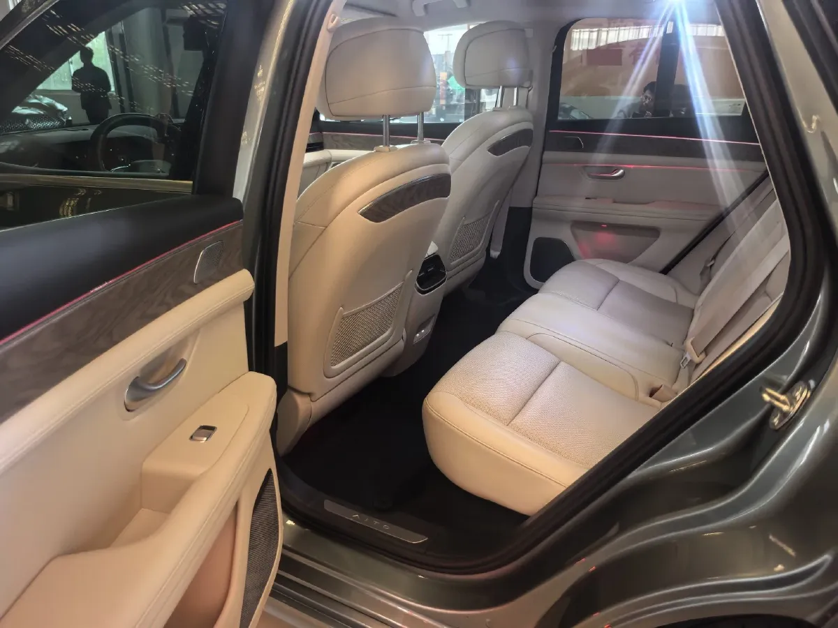 2022 AITO AITO M5 Range Extended 125HP REEV 40KWH,autocango,china used car exporter,china ev exporter,chinese used car exporter,chinese used ev exporter