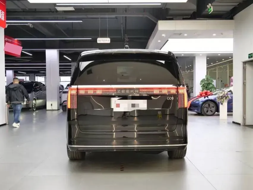 2022 Zeekr 009 BEV 116KWH,autocango,china used car exporter,china ev exporter,chinese used car exporter,chinese used ev exporter