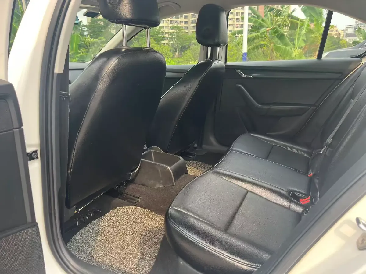 2017 Skoda Octavia 1.6L 110HP L4 6AT,autocango,china used car exporter,china ev exporter,chinese used car exporter,chinese used ev exporter