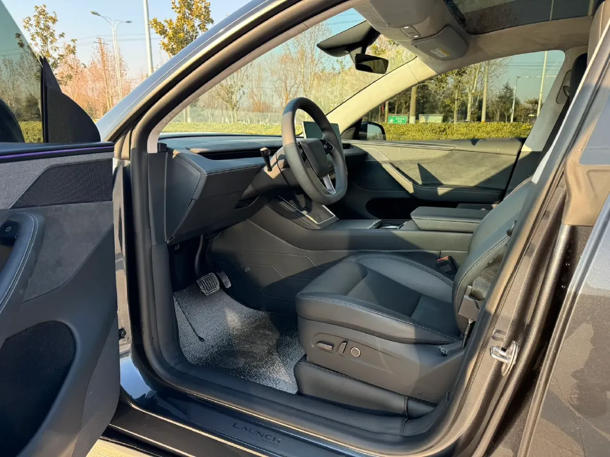 2025 Tesla Model Y BEV,autocango,china used car exporter,china ev exporter,chinese used car exporter,chinese used ev exporter