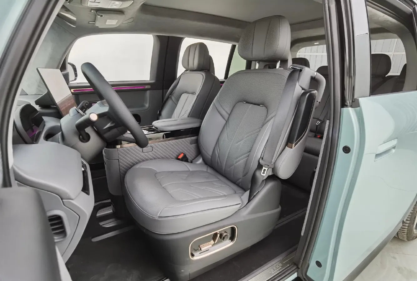 2025 Zeekr MIX BEV 76KWH,autocango,china used car exporter,china ev exporter,chinese used car exporter,chinese used ev exporter