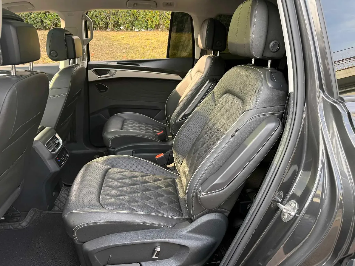 2021 Volkswagen Talagon 2.5T 299HP V6 7DCT,autocango,china used car exporter,china ev exporter,chinese used car exporter,chinese used ev exporter