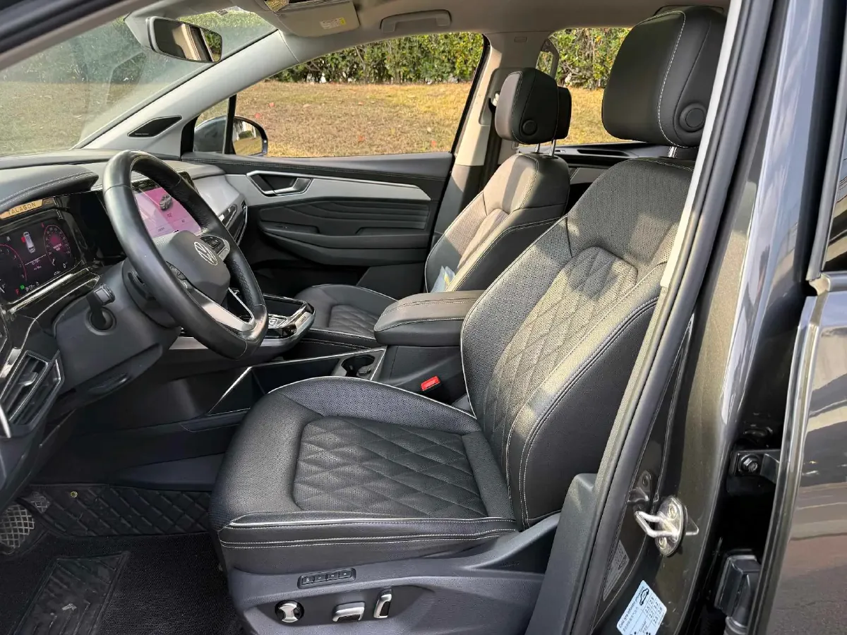 2021 Volkswagen Talagon 2.5T 299HP V6 7DCT,autocango,china used car exporter,china ev exporter,chinese used car exporter,chinese used ev exporter