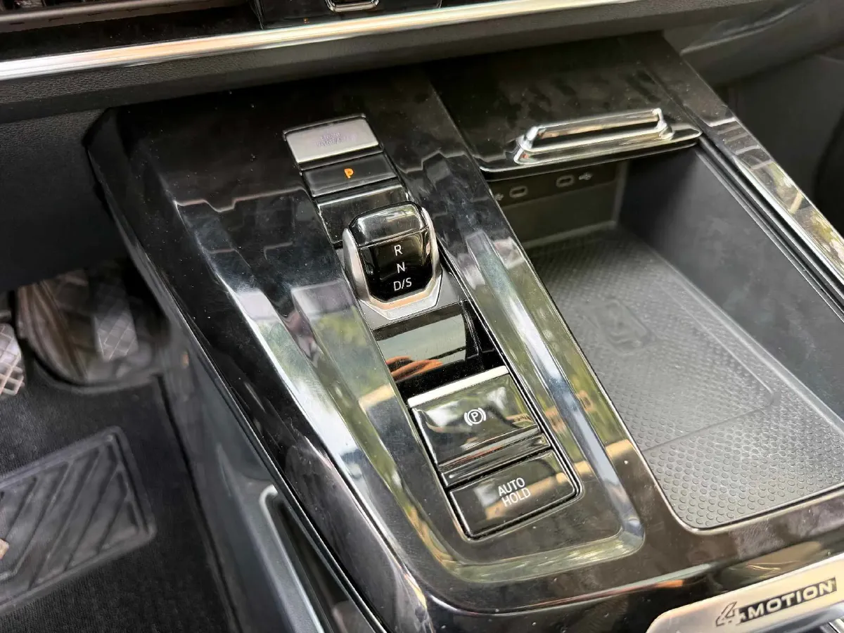 2021 Volkswagen Talagon 2.5T 299HP V6 7DCT,autocango,china used car exporter,china ev exporter,chinese used car exporter,chinese used ev exporter