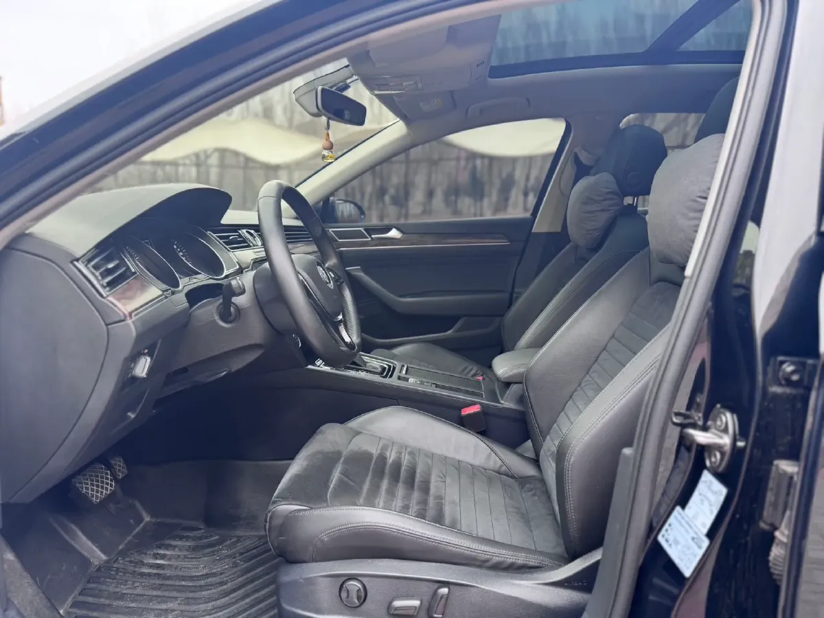 2018 Volkswagen Magotan 1.8T 180HP L4 7DCT,autocango,china used car exporter,china ev exporter,chinese used car exporter,chinese used ev exporter