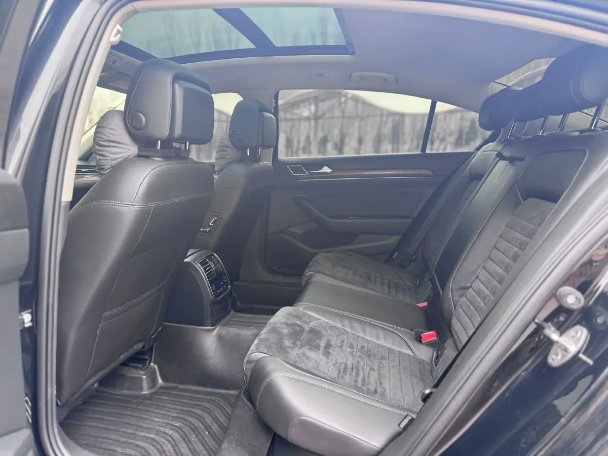 2018 Volkswagen Magotan 1.8T 180HP L4 7DCT,autocango,china used car exporter,china ev exporter,chinese used car exporter,chinese used ev exporter