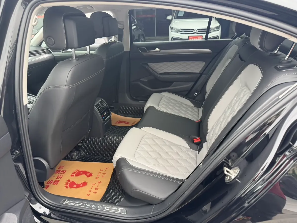 2023 Volkswagen Magotan 2.0T 186HP L4 7DCT,autocango,china used car exporter,china ev exporter,chinese used car exporter,chinese used ev exporter