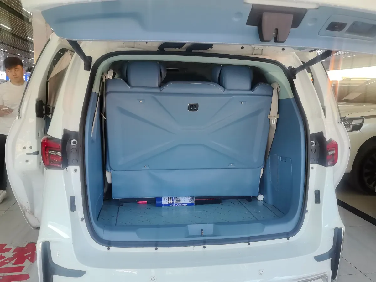 2022 Buick GL8 2.0T 237HP L4 9AT,autocango,china used car exporter,china ev exporter,chinese used car exporter,chinese used ev exporter