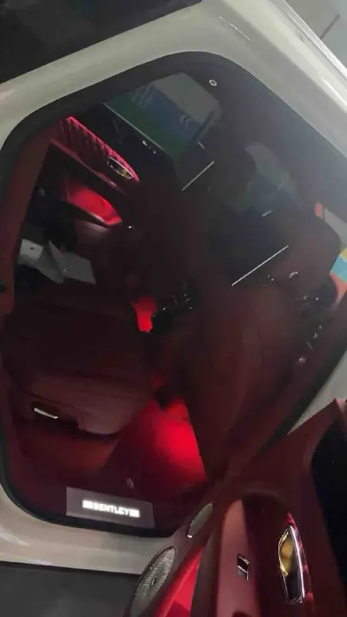 2021 Bentley Bentayga 4.0T 550HP V8 8AT,autocango,china used car exporter,china ev exporter,chinese used car exporter,chinese used ev exporter