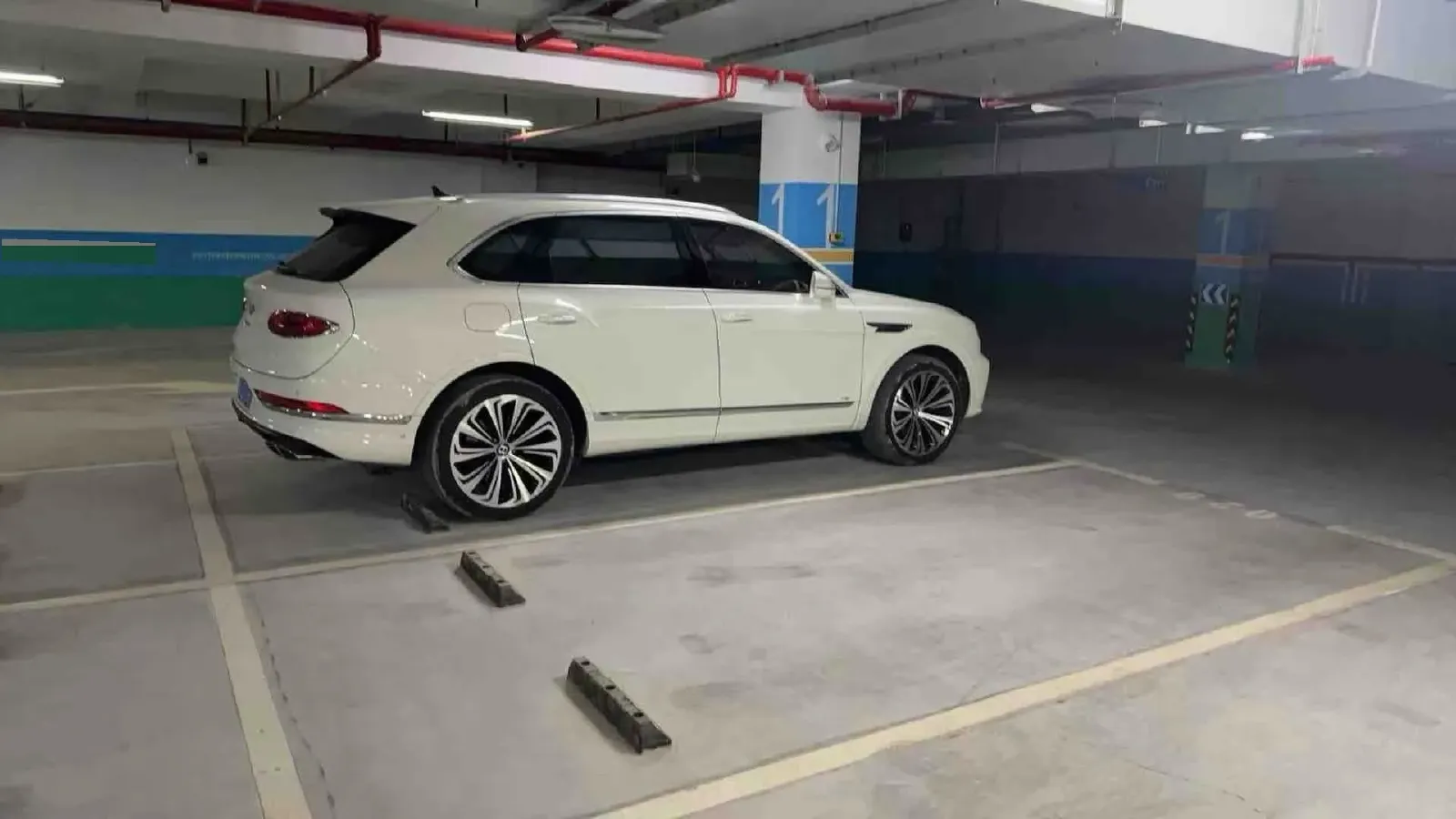 2021 Bentley Bentayga 4.0T 550HP V8 8AT,autocango,china used car exporter,china ev exporter,chinese used car exporter,chinese used ev exporter