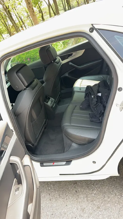 2020 Audi A4L 2.0T 190HP L4 7DCT,autocango,china used car exporter,china ev exporter,chinese used car exporter,chinese used ev exporter