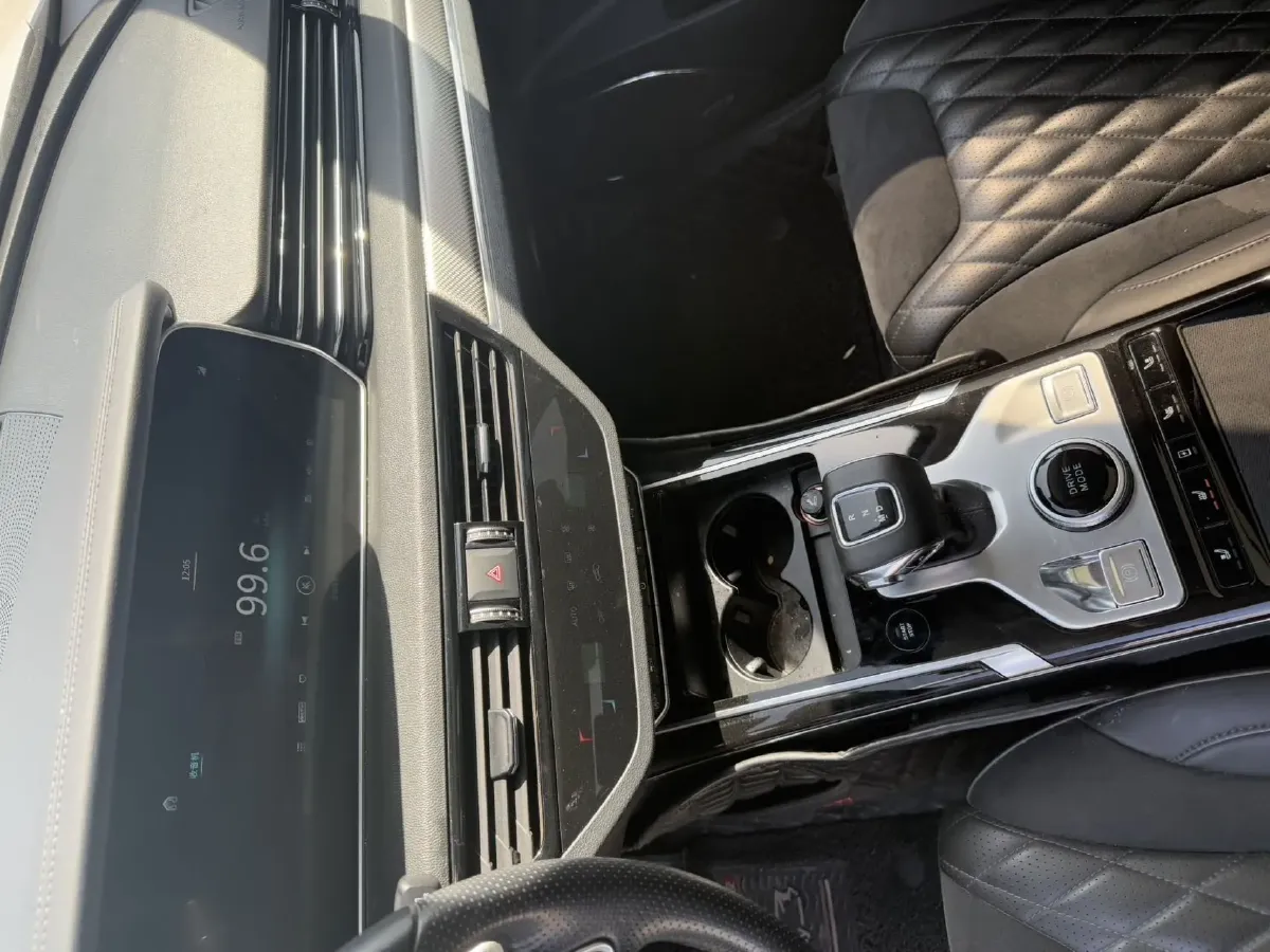 2019 HongQi HS5 2.0T 224HP L4 6AT,autocango,china used car exporter,china ev exporter,chinese used car exporter,chinese used ev exporter