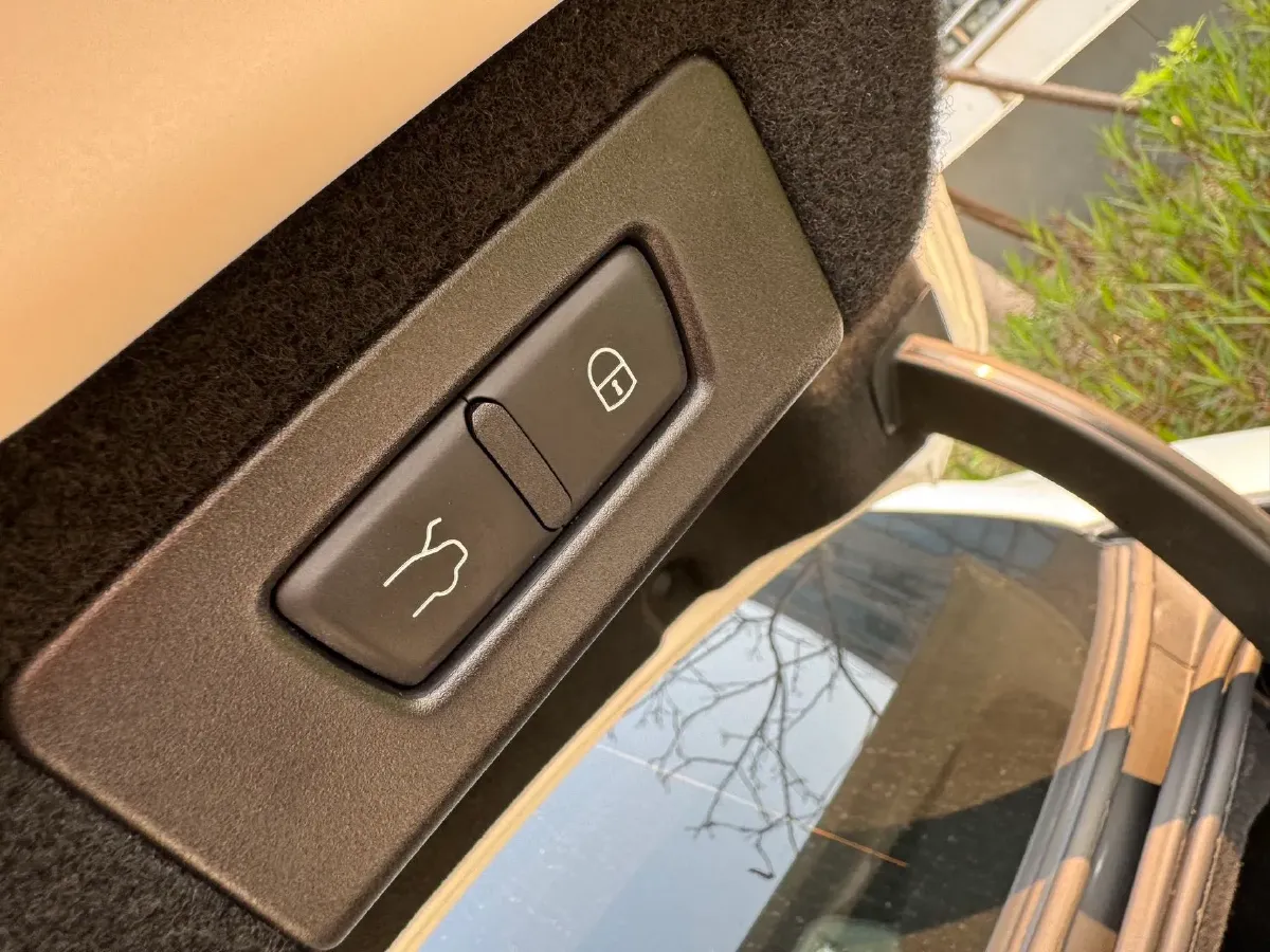 2021 Maserati Quattroporte 3.0T 350HP V6 8AT,autocango,china used car exporter,china ev exporter,chinese used car exporter,chinese used ev exporter