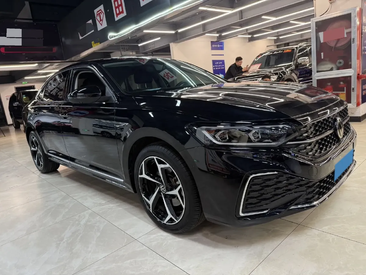 2024 Volkswagen Passat 2.0T 220HP L4 7DCT,autocango,china used car exporter,china ev exporter,chinese used car exporter,chinese used ev exporter