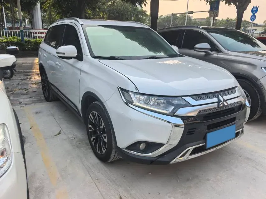2019 Mitsubishi Outlander 2.0L 166HP L4 CVT,autocango,china used car exporter,china ev exporter,chinese used car exporter,chinese used ev exporter