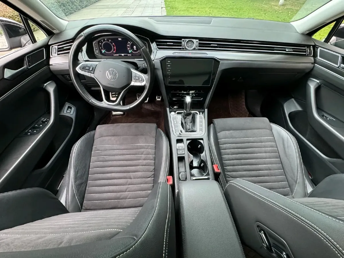 2021 Volkswagen Magotan 2.0T 186HP L4 7DCT,autocango,china used car exporter,china ev exporter,chinese used car exporter,chinese used ev exporter