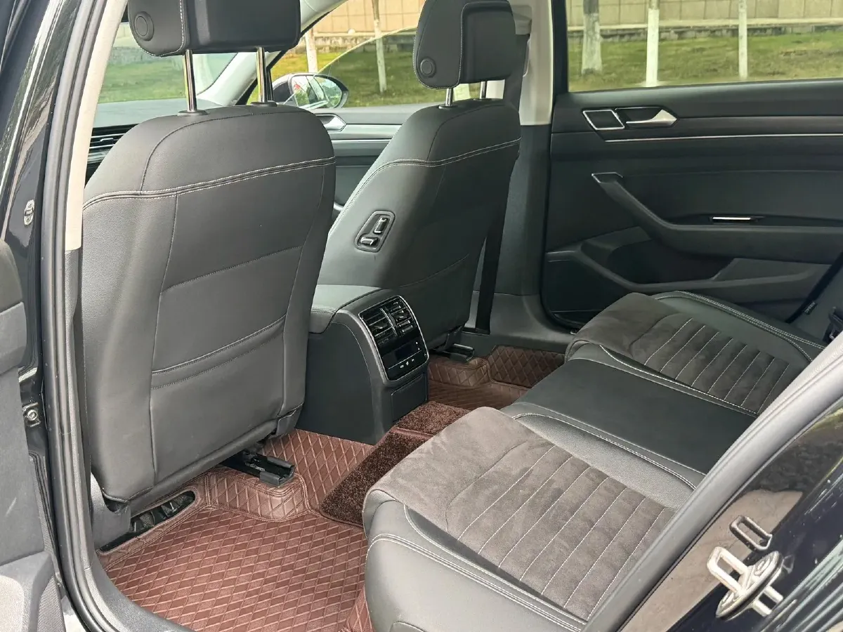 2021 Volkswagen Magotan 2.0T 186HP L4 7DCT,autocango,china used car exporter,china ev exporter,chinese used car exporter,chinese used ev exporter