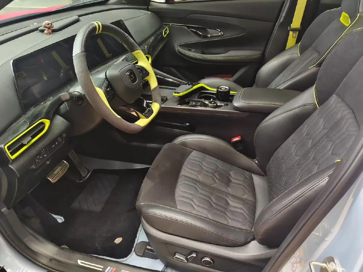 2022 ChangAn UNI-T 1.5T 188HP L4 7DCT,autocango,china used car exporter,china ev exporter,chinese used car exporter,chinese used ev exporter