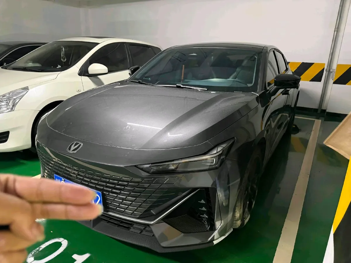 2023 ChangAn UNI-V 1.5T 188HP L4 7DCT,autocango,china used car exporter,china ev exporter,chinese used car exporter,chinese used ev exporter