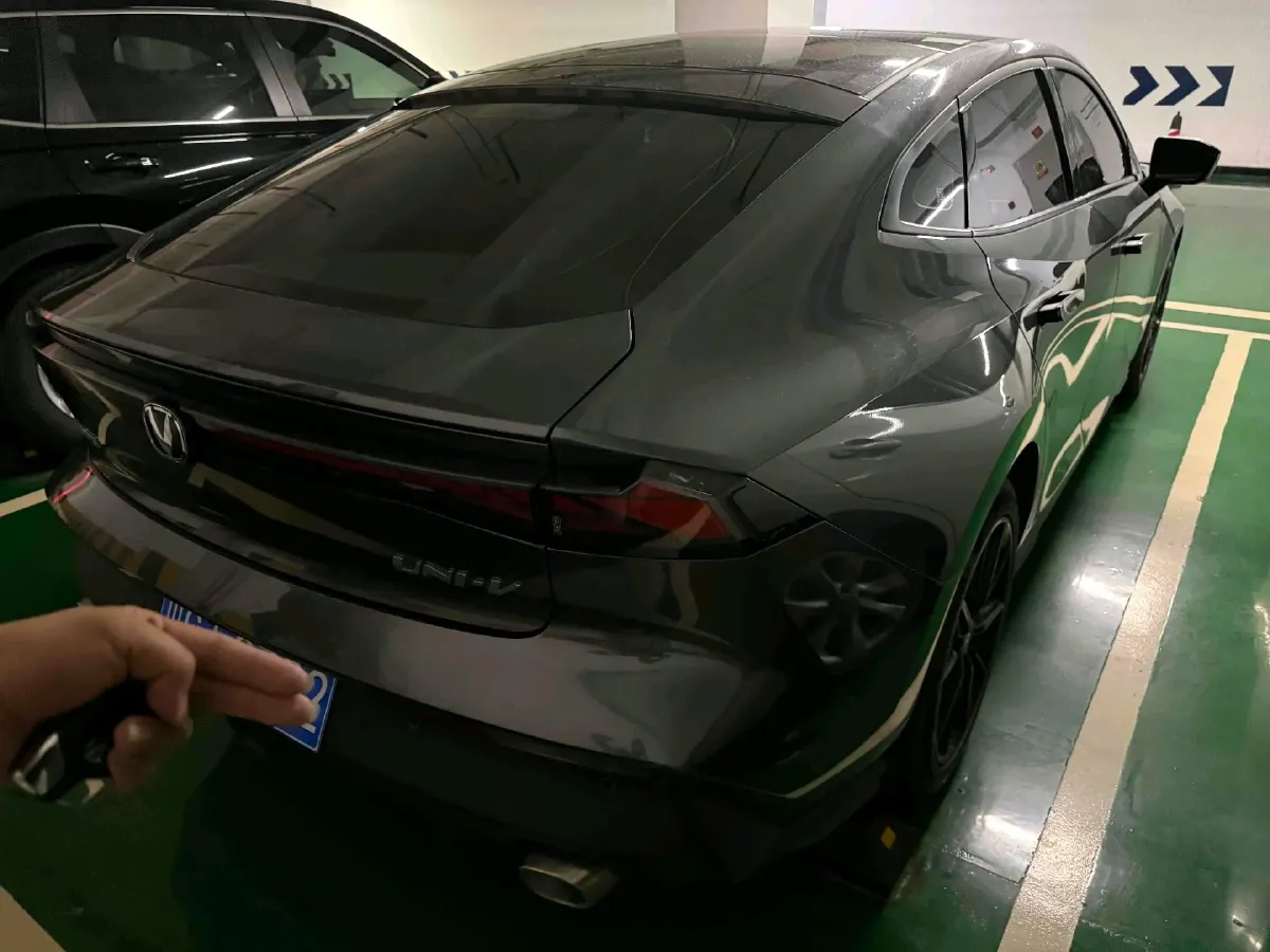 2023 ChangAn UNI-V 1.5T 188HP L4 7DCT,autocango,china used car exporter,china ev exporter,chinese used car exporter,chinese used ev exporter