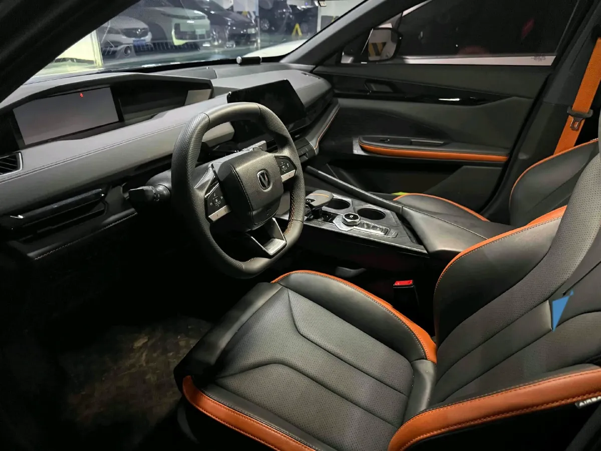 2023 ChangAn UNI-V 1.5T 188HP L4 7DCT,autocango,china used car exporter,china ev exporter,chinese used car exporter,chinese used ev exporter