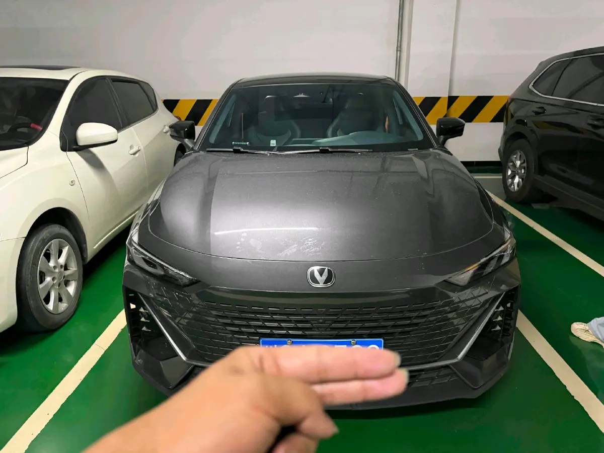 2023 ChangAn UNI-V 1.5T 188HP L4 7DCT,autocango,china used car exporter,china ev exporter,chinese used car exporter,chinese used ev exporter